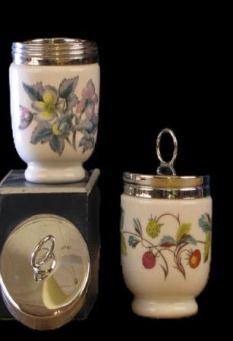 Paire de Cuiseurs à œufs vintage en porcelaine anglaise " Royal Worcester " 