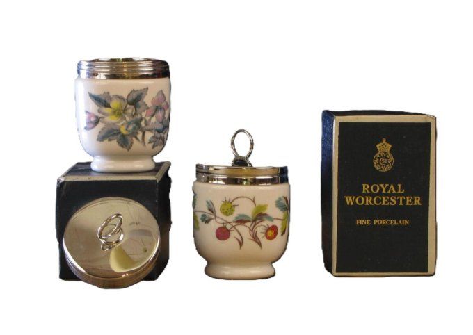 Paire de Cuiseurs à œufs vintage en porcelaine anglaise " Royal Worcester " 