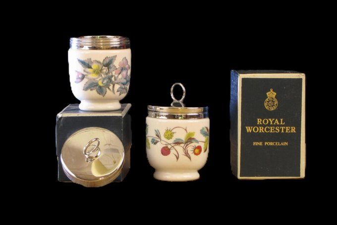 Paire de Cuiseurs à œufs vintage en porcelaine anglaise " Royal Worcester " 