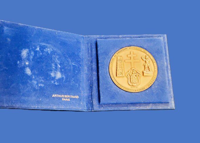       Rare  médaille commémorative en bronze,        55ème Anniversaire de la Bataille de Dunkerque 