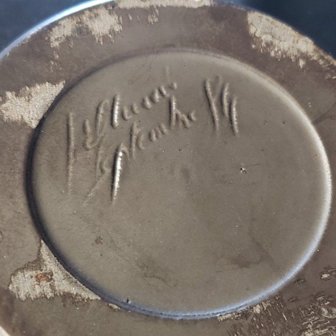 Poterie artisanale en grès noir, daté septembre 1974 