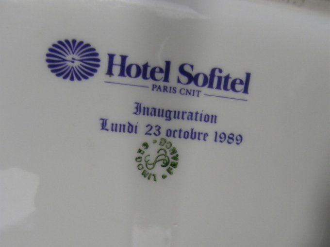 Cendrier commémoratif Royal Limoges – Hôtel Sofitel Paris CNIT (1989)
