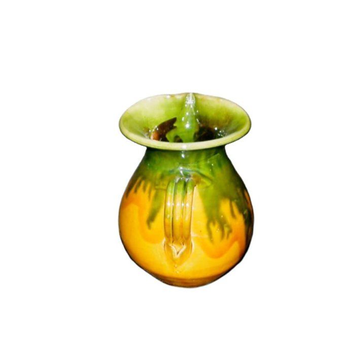 Très jolie cruche vernissée  aux couleurs typiquement provençales, vert et jaune.