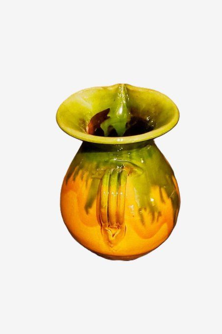 Très jolie cruche vernissée  aux couleurs typiquement provençales, vert et jaune.