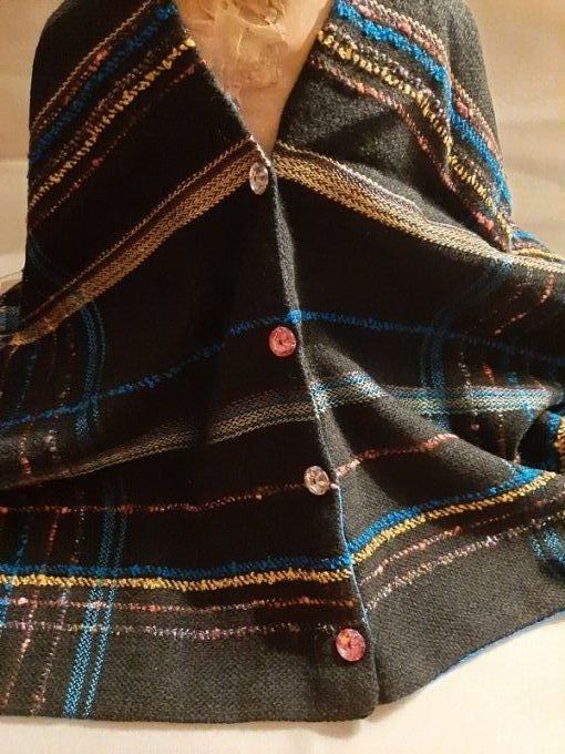 Étole–Châle–Poncho 3-en-1 en tweed et soie, fermé par boutons – Pièce unique