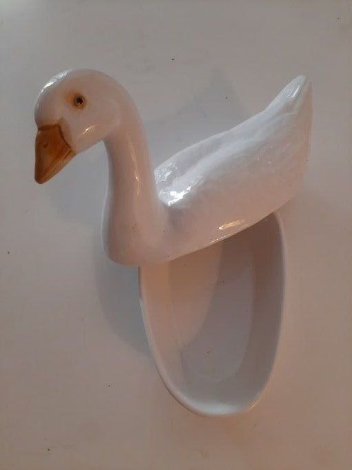 Terrine canard en porcelaine blanche – couvercle sculpté – 24 cm